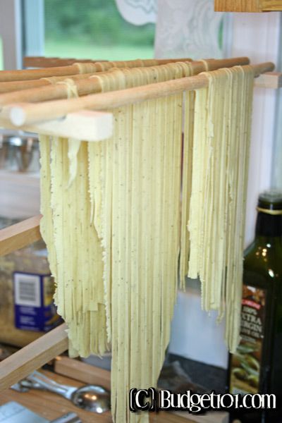 Rosemary pepper pasta makes a lovely accompaniment to lamb, steak and seafood alike.  Homemade pasta is extremely easy to prepare once you get the hang of it! This entire recipe costs less than .40 to prepare Flavored Pasta Dough Recipes, Rosemary Pasta, Basic Pasta Recipe, Starch Sides, Pasta Gifts, Pasta Homemade, Julia Childs, Pasta Dough Recipes, Light Sauce