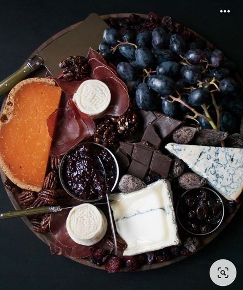 Halloween Cheeseboard, Halloween Cheese Board, Halloween Cheese, Halloween Charcuterie Board, Halloween Charcuterie, Spooky Food, Halloween Party Dinner, Charcuterie And Cheese Board, Halloween Cocktails