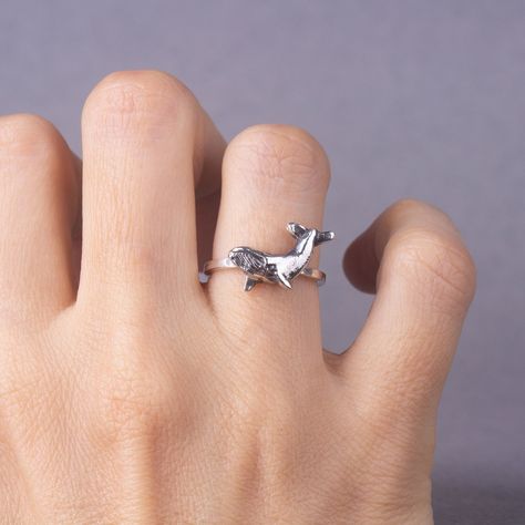 Whale Ring, Ocean Ring, Silversmithing Jewelry, Animal Ring, Stackable Rings Silver, Animal Rings, Ring Hand, Jewelry Boards, Beautiful Ocean