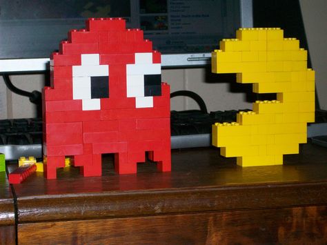 Lego Ghost & Pacman | Dana Moore | Flickr Lego Pacman, Lego Ghost, Mario Lego, Lego Diy Crafts, Pacman Ghost, Lego Mario, Lego Wall, Lego Sculptures, Lego Diy