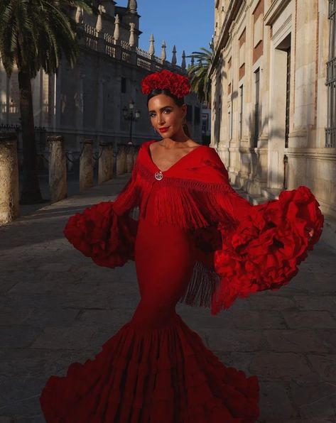 Spanish Style Dress, Flamenco Costume, Spanish Clothing, Flamenco Dress, Wedding Hairstyles With Veil, Spanish Fashion, Dresses Formal Elegant, Glam Dresses, Red Fashion