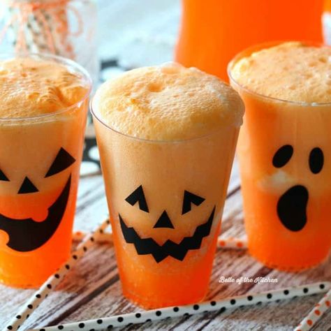 Fanta Jack O’Lantern Floats Belle Of The Kitchen, Pasteles Halloween, Halloween Tips, Halloween Oreos, Postres Halloween, Fun Straws, Spooky Halloween Treats, Easy Halloween Party, What Is Halloween