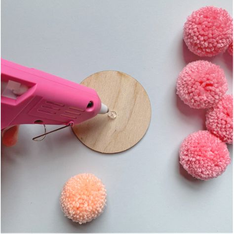 Methods to Make a Pom Pom Flower Wall Hanging | Hobbycraft UK- #Flower #Hanging #Hobbycraft #Pom #Wall Check more at https://howcandothis.com/diyideas/methods-to-make-a-pom-pom-flower-wall-hanging-hobbycraft-uk/ Wall Pom Pom Decor, Diy Flower Pom Pom, Pom Pom Lampshade, How To Make Pom Pom Daisy, Pom Pom Daisies, Diy Daisy Wall Decor, Pom Pom Daisy Wall Decor, Pompom Daisy Diy, Wall Decoration Handmade