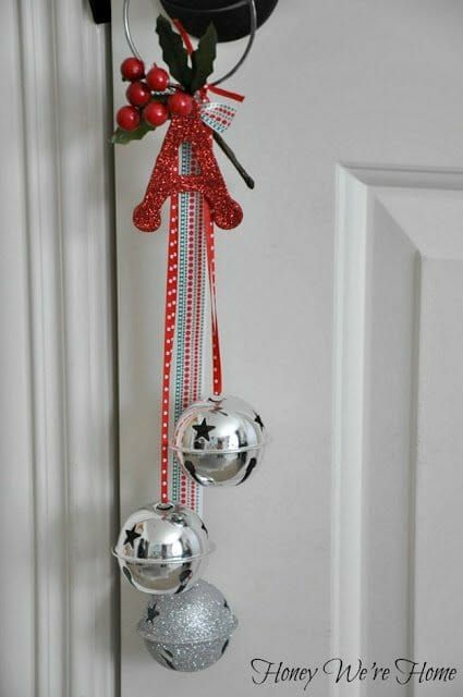 Christmas Craft- Jingle Bell Door Hangers Sticker Magnets, Jingle Bell Crafts, Christmas Jingles, Noel Diy, Christmas Parade, Christmas Pendant, Christmas Door Hanger, Jingle Bell, Christmas Stuff