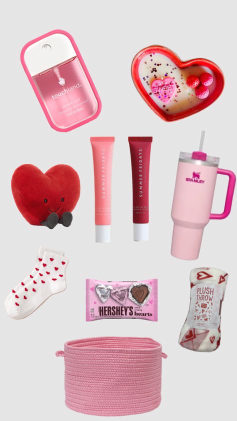 #valentinesdayaesthetic #valentinesday #valentines #basket Basket Aesthetic, Valentines Basket, Valentine Baskets, Valentines Food, Valentine's Day, Valentines Day, Valentines