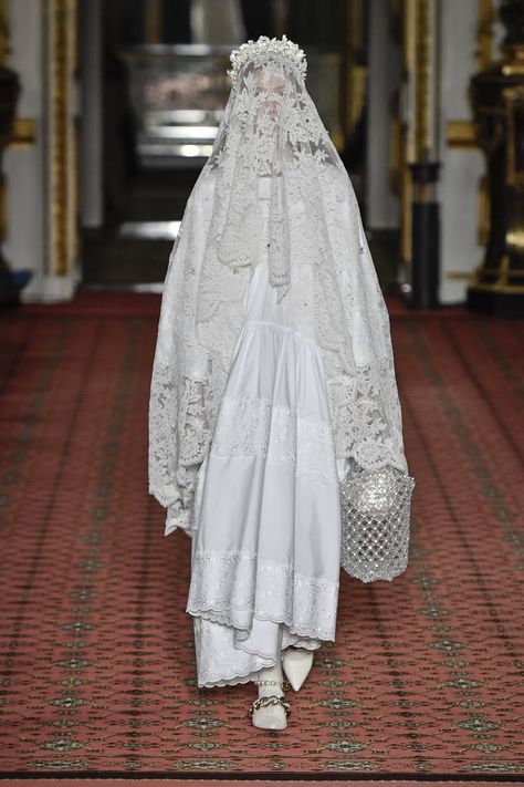 A White Gown and Lace Veil From the Simone Rocha Fall 2020 Runway at London Fashion Week Cupid Photoshoot, Cecilie Bahnsen, Pray For Me, 2020 Runway, Lace Veils, White Gowns, Lace Fashion, White Fashion, Costume Design