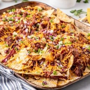 Smoked Beef Brisket Nachos - Gimme Some Grilling ® Beef Brisket Nachos, Barbecue Nachos, Leftover Smoked Brisket, Brisket Nachos, Smoked Brisket Chili, Nachos Ingredients, Nacho Toppings, Guacamole Salsa, Mexican Street Corn Salad