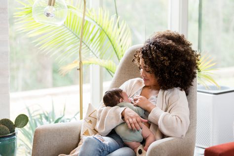 Bottom line on new Annals study: Moms need guidance on what to eat when their breastfeeding infant has a food allergy. Blocked Milk Duct, Cluster Feeding, Breastfeeding Week, World Breastfeeding Week, Tongue Tie, Breastfed Baby, After Birth, Cute Names, Bottle Feeding