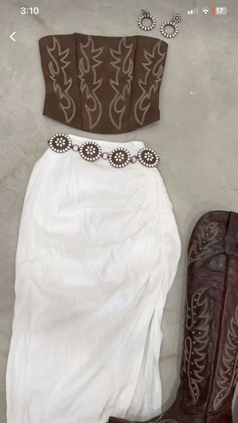 Country Glam Wedding Guest Outfit, Marca Mp Concert Outfits, Concert Cargo Pants Outfit, Cute Western Birthday Outfits, Women’s Cowboy Outfits, Cowboy Summer Outfits For Women, Western Outfits Women Fancy, Rodeo Skirt Outfit, Country Graduation Outfits