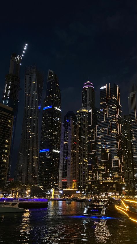 Dubai Rich Lifestyle, Luxury Life Billionaire, Life Luxury Lifestyle, City View Night, City View Apartment, Billionaire Life, Dubai Architecture, Khalifa Dubai, Dubai Vacation