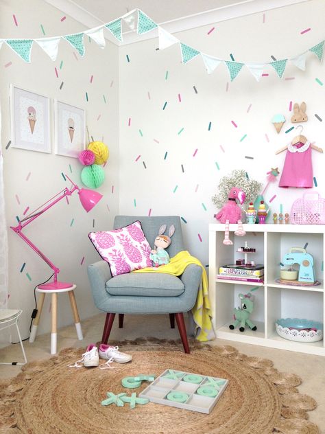 handy suggestions and tips on how to decals to a child's bedroom or interior space with ease. Find out how to create a well aligned pattern. Ideas Habitaciones, Bedroom Decals, 아파트 인테리어, Big Girl Rooms, Toddler Room, Child's Room, Childrens Bedrooms