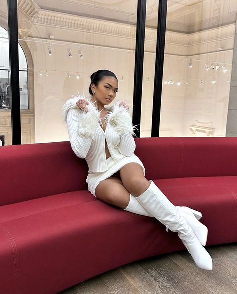 All White Outfit Black Women Winter, White Birthday Dress Winter, White Boots Outfit, 2000s Outfit, Winter Ootd, Christmas Fits, Ice Ball, Well Dressed Women