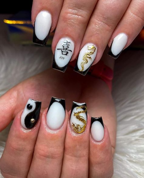 Thai Nail Art, Year Of The Dragon Nails, Dragon Nail Art, Gold Sparkle Nails, Nail Therapy, Bright Nail Designs, Dragon Nails, New Years Nail Art, Style Nails