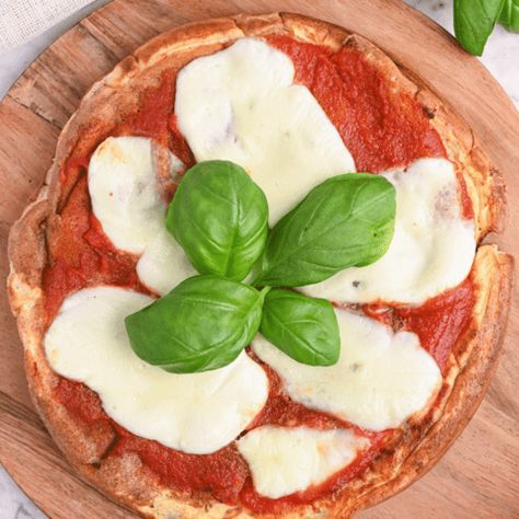 Egg White Recipes High Protein, Egg White Pizza Crust, High Protein Pizza Crust, High Protein Breakfast Egg Whites, Egg White Pizza, Pizza No Yeast, Pizza With Egg, Lauren Fit Foodie Egg White Pizza, Yogurt Pizza Dough