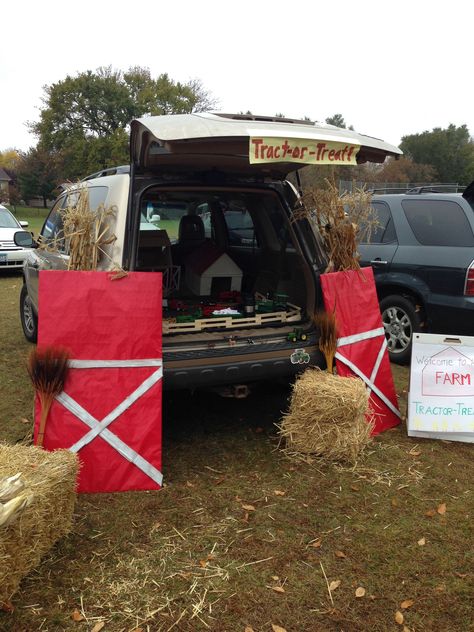 Trunk or Treat Farm | "Tract-or-Treat" | Halloween Trunk N Treat Ideas, Church Trunk, Harvest Festival Decorations, Trunk Or Treat Ideas, Halloween School Treats, Harvest Party, Treat Ideas, School Event, Farm Theme