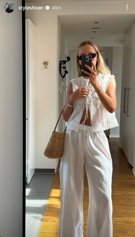 Linen Summer Aesthetic, Summer Sets 2024, White Feminine Summer Sets, Vintage White Summer Sets, Long White Summer Dress Aesthetic, Style Inspo Summer, Girl Boss Outfit, Cottagecore Outfits, Italy Outfits