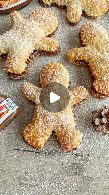 Fitwaffle Kitchen | Eloise on Instagram: "NUTELLA STUFFED PASTRY GINGERBREAD MEN 😍 These pastries are so light and crisp! They’re stuffed with Nutella and topped with icing sugar 🤤 Super quick and easy to make and perfect for Christmas 🎄 Sound on for full instructions 🔉 All you need is: 1 sheet ready roll puff pastry Nutella (or spread of your choice) Egg wash: 1 small egg + 1 tsp milk or water Optional: granulated sugar and icing sugar I made 4, but it will depend on the size of your cookie cutters 🫶 Enjoy! #fitwaffle #fitwafflekitchen" Puff Pastry Nutella, Christmas Dessert Drinks, Christmas Eve Breakfast, Rolls Rice Paper, Stuffed Pastry, Donut Dough, Nutella Puff Pastry, Pastry Pie Crust, Puff Pastry Shells