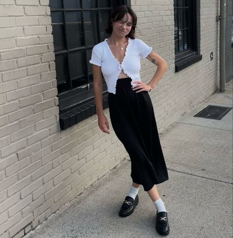 Semi Formal Loafers Outfit, Loafers Outfit Spring 2023, Platform Loafers Outfit Skirt, How To Style Loafers Women Dress, Long Black Skirt With Loafers, Loafer Aesthetic Outfit, Long Skirts With Loafers, Outfits With Loafers Summer, Black Skirt And Loafers Outfit