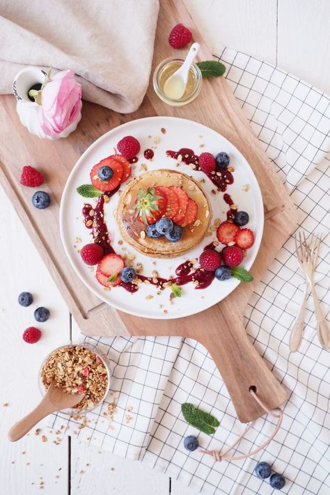 Food Photography Dessert, Food Flatlay, Breakfast Photography, Dessert Photography, Food Photography Inspiration, Food Photography Tips, Breakfast Plate, Pancakes And Waffles, Food Platters