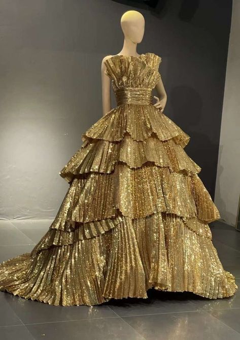 Gold Extravagant Dress, Golden Prom Dress Dona Matoshi, Gilded Age Met Gala, Luxury Gold Ball Gown For Dress-up, Golden Runway Dress, Gala Outfit, Dress Art, Fashion School, Paper Dress