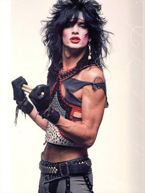 Tommy Lee of Motley Crüe.  Believe it or not I was in love with him when I was a teen. Tommy Lee 80s, Tommy Lee Motley Crue, Rock Musicians, Vince Neil, 80s Hair Bands, Motley Crüe, Peter Steele, Jeff Buckley, Paul Stanley