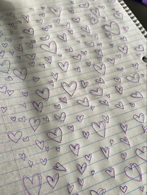 Hearts On Paper Aesthetic, Aesthetic Doodle Patterns, Cute Heart Doodles Aesthetic, Doodles On Homework Aesthetic, Boring School Aesthetic, School Doodles Aesthetic, Heart Doodle Aesthetic, Notebook Doodles Aesthetic, Love Doodles Aesthetic