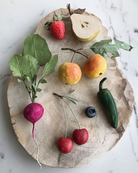 Ann Wood's delicate paper fruit and root vegetables that look like the real thing Paper Botanicals, Rebecca Green, Paper Fruit, Ann Wood, Folding Origami, Colossal Art, Root Vegetables, Crepe Paper, Fruits And Veggies