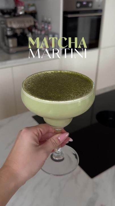 Slushy Alcohol Drinks, Matcha Cocktail, Breakfast Martini, Mixology Recipes, Matcha Drink, Yummy Alcoholic Drinks, Vodka Martini, Starbucks Inspired Ice Coffee, Rhubarb Recipes