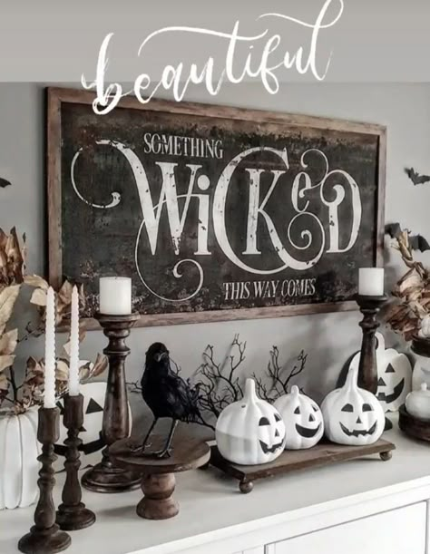 Everyday Halloween Decor, Cottage Fall Decor, Halloween Farmhouse Decor, Indoor Halloween Decor Ideas, Indoor Halloween Decor, Halloween House Decoration, Halloween Mantel, Spooky Home, Farmhouse Halloween