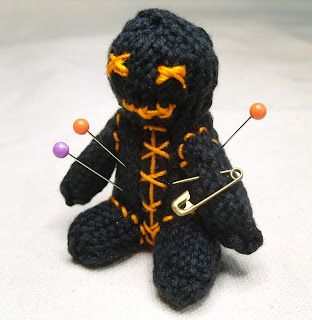 Halloween Crafting, Voodoo Doll, Halloween Pattern, Autumn Halloween, Double Pointed Needles, Keeping It Simple, Spinning Fiber, Voodoo Dolls, Knit In The Round