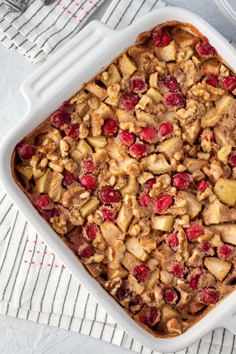 Apple Cranberry Baked Oatmeal Apple Kitchen Decor Ideas, Chickpea Meatloaf, Cranberry Baked Oatmeal, Apple Brunch, Vegan Breakfast Muffins, Vegan Baked Oatmeal, Baked Apple Oatmeal, Cranberry Baking, Cranberry Dessert