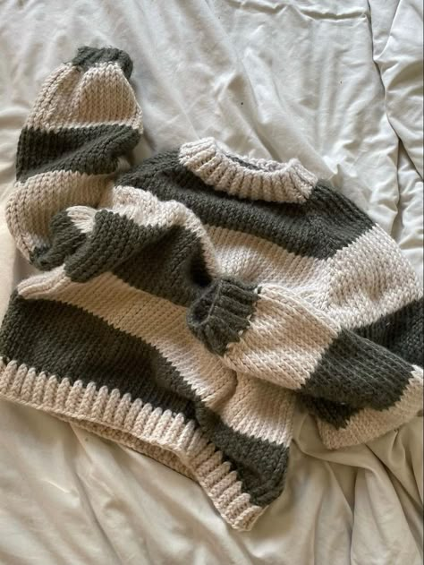 Crochet Sweater Dark Academia, Crocheted Striped Sweater, Classy Back To School Outfits, Crochet Sweater Stripes, Winter Crochet Sweater, Embroider Aesthetic, Cute Knit Sweaters, Knitting Inspo Aesthetic, Fall Crochet Ideas Clothes