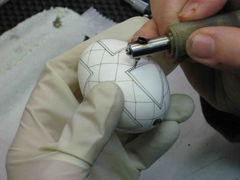 Somerset draws a geometric design on an egg. - COURTESY OF THERESA SOMERSET Pysanky Designs, Ukranian Eggs, Egg Artwork, Pysanky Eggs Pattern, Egg Artistry, Polish Easter, Egg Craft, Ukrainian Eggs, Carved Eggs