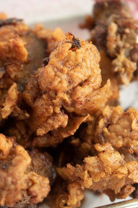 Fried Chicken Gizzard Recipe, Fried Chicken Livers, Fried Liver, Gizzards Recipe, Chicken Liver Recipes, Chicken Gizzards, Liver And Onions, Chicken Tonight, Ball Recipes