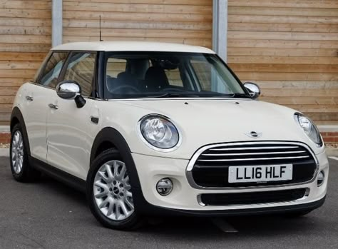 Mini One Car, Small Cars For Women, White Mini Cooper, Best Cars For Teens, Mini Cars For Sale, Auto Mini, Mini Auto, Car For Teens, First Cars