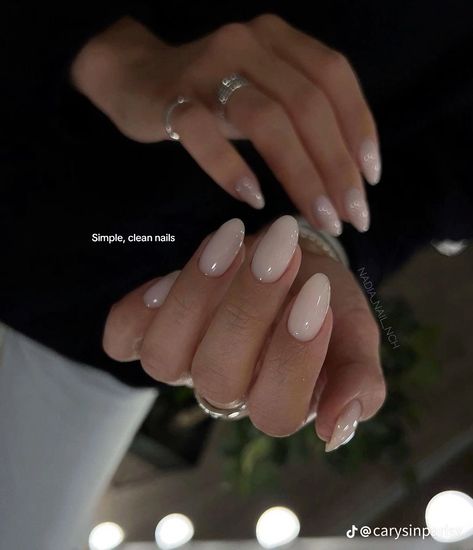 Nail Design Tips, Workout Inspo, Milky Nails, Almond Acrylic Nails, Type S, Neutral Nails, Clean Nails, Minimalist Nails, Classy Nails