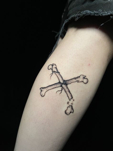 Cross Bones Tattoo, Bones Tattoo, Bone Tattoo, Characters Aesthetic, Bone Tattoos, Cross Bones, Deathly Hallows Tattoo, Character Aesthetic, Tattoo Design