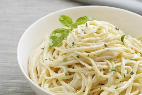 This classic Alfredo Sauce recipe is made with a few simple ingredients but the flavor will definitely impress. Serve with pasta or add cooked chicken to make Chicken Alfredo. Chicken Alfredo Recipe With Cream Cheese, Alfredo Recipe With Cream Cheese, Alfredo Sauce With Milk, Simple Chicken Alfredo Recipe, Classic Alfredo Sauce, Cauliflower Alfredo Sauce, Alfredo Sauce Recipe Homemade, Fettuccine Alfredo Recipes, Chicken Alfredo Recipes