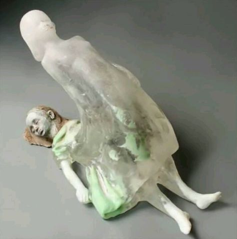 Christina Bothwell Christina Bothwell, Arte Peculiar, Sculptures Céramiques, Kampot, Cast Glass, Astral Travel, Sculpture Installation, Figurative Sculpture, Land Art