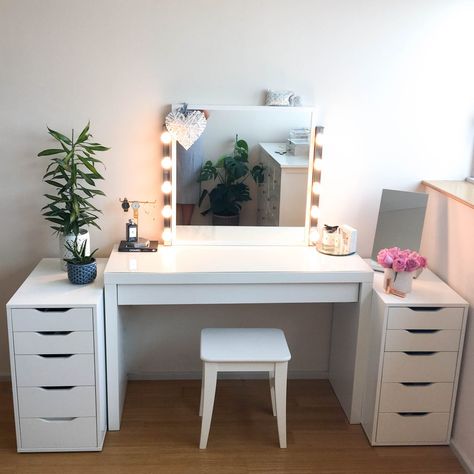 Organize vanity drawers