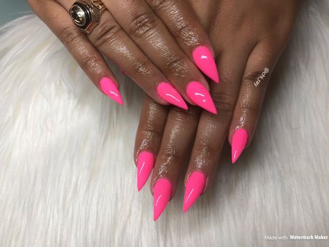 Hot Pink Stiletto Nails Pointed Summer Glam #paintobsessed Hot Pink Nails Stiletto, Nails Stiletto Summer, Summer Hot Pink Nails, Pink Nails Stiletto, Nail Designs Hot Pink, Pink Stiletto Nails, Black Gel Nails, Ideas For Nails, Coral Nails