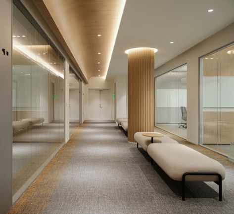 Linmon Pictures Offices - Beijing | Office Snapshots Long Office Corridor Design, Office Corridor Design, Big Meeting Room, Office Flooring Ideas, Offices Designs, Office Interior Ideas, Office Lobby Design, Decorating Office, Office Foyer