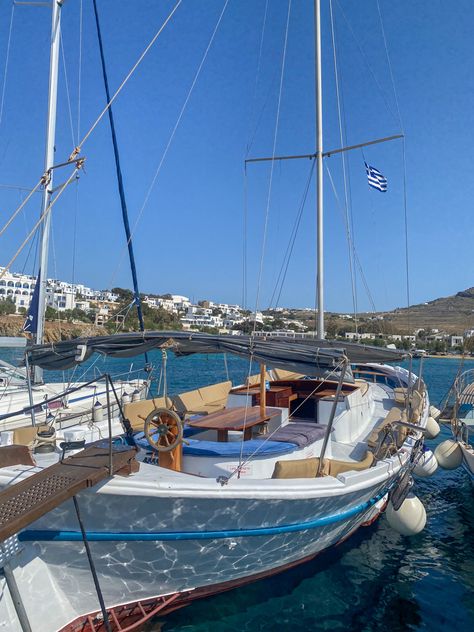 #greece #mykonos #beach #ocean #boat #sailing #europe #vacation Sailing In Greece, Costal Life, Mallory Aesthetic, Greece Sailing, Boat Greece, Mykonos Beach, Greece Resorts, Greece Girl, Greece Mykonos