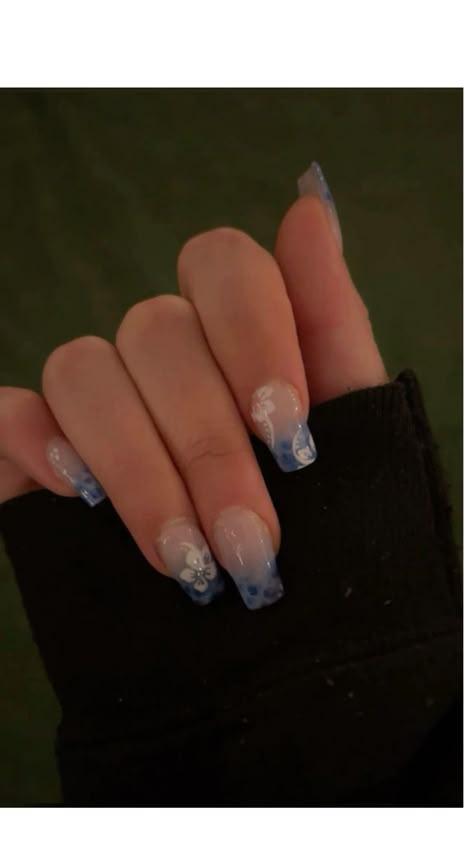 Plain Nails With Simple Design, Blue Nails No Acrylic, Nail Ideas Blue Flowers, Nails For School Square, Summer Nails Mid Length, Nail Ideas Gel X Square, Blue Flower On Nails, White Ocean Nails, Nail Ideas Square Blue