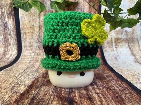 Marshmallow Mug Hats Crochet Patterns, Crochet Marshmallow Mug Hat Pattern Free, Coco Cups, Marshmallow Coffee, Marshmallow Hats, Marshmallow People, Crochet Marshmallow, Triple Crochet Stitch, Marshmallow Mug Hats