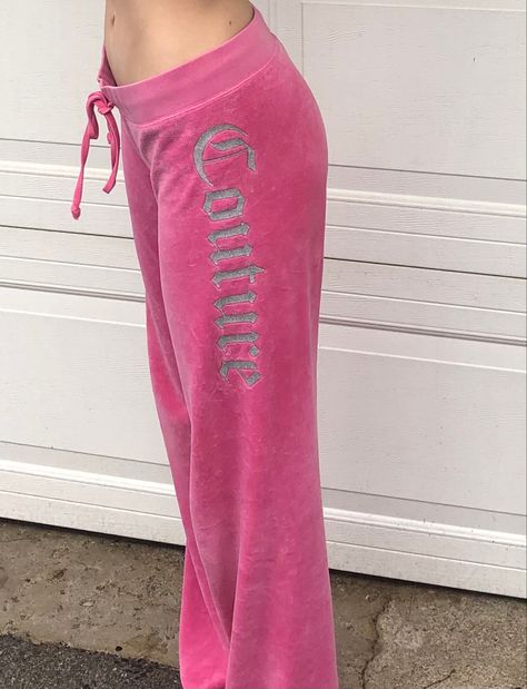 Pink Sweatpants Aesthetic, Jucy Pants Outfit, Mcbling Pants, Purple Tracksuit, Y2k Track Pants, Y2k Loungewear, Juicy Couture Clothes, Mcbling Fashion, Trashy Outfits