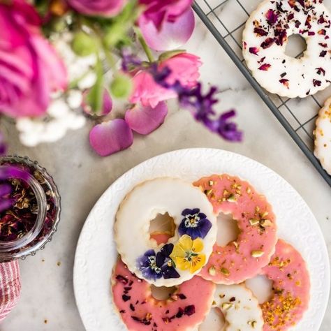 Shortbread Florals Fruit Kabob, Rosemary And Thyme, Edible Bouquets, Flowers Pretty, Herbs De Provence, Cooking Temperatures, Dried Fruits, Edible Flowers, Sunflower Oil