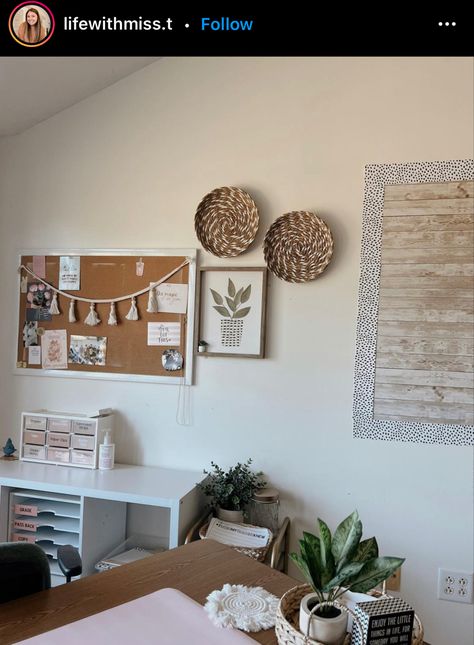 Boho Counselor Office, Minimalist Teacher Desk, Small School Counselor Office Ideas, High School Counselor Office Decor Ideas, Teacher Office Ideas, Counselor Office Decorating Ideas, School Social Work Office, High School Counselors Office, Elementary School Counselor Office