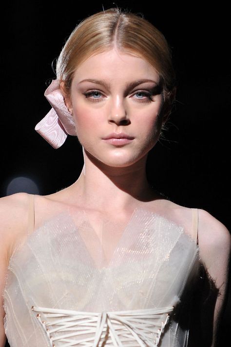 Doll Face Makeup, Jessica Stam, Walking Outfits, King Fashion, Female Character Inspiration, Model Inspo, Model Aesthetic, Girly Fashion, Doll Face