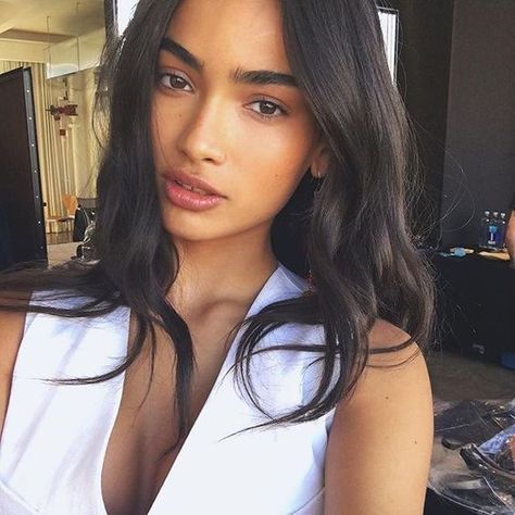 Female Cast - Kelly Gale - Wattpad Simple Girls Hairstyles, Rania Benchegra, Kelly Gale, Hairstyles Design, Girls Hairstyles Easy, Elegant Wedding Hair, Graduation Hairstyles, Australian Models, Best Beauty Tips